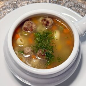 Sopita de fideos con albóndigas