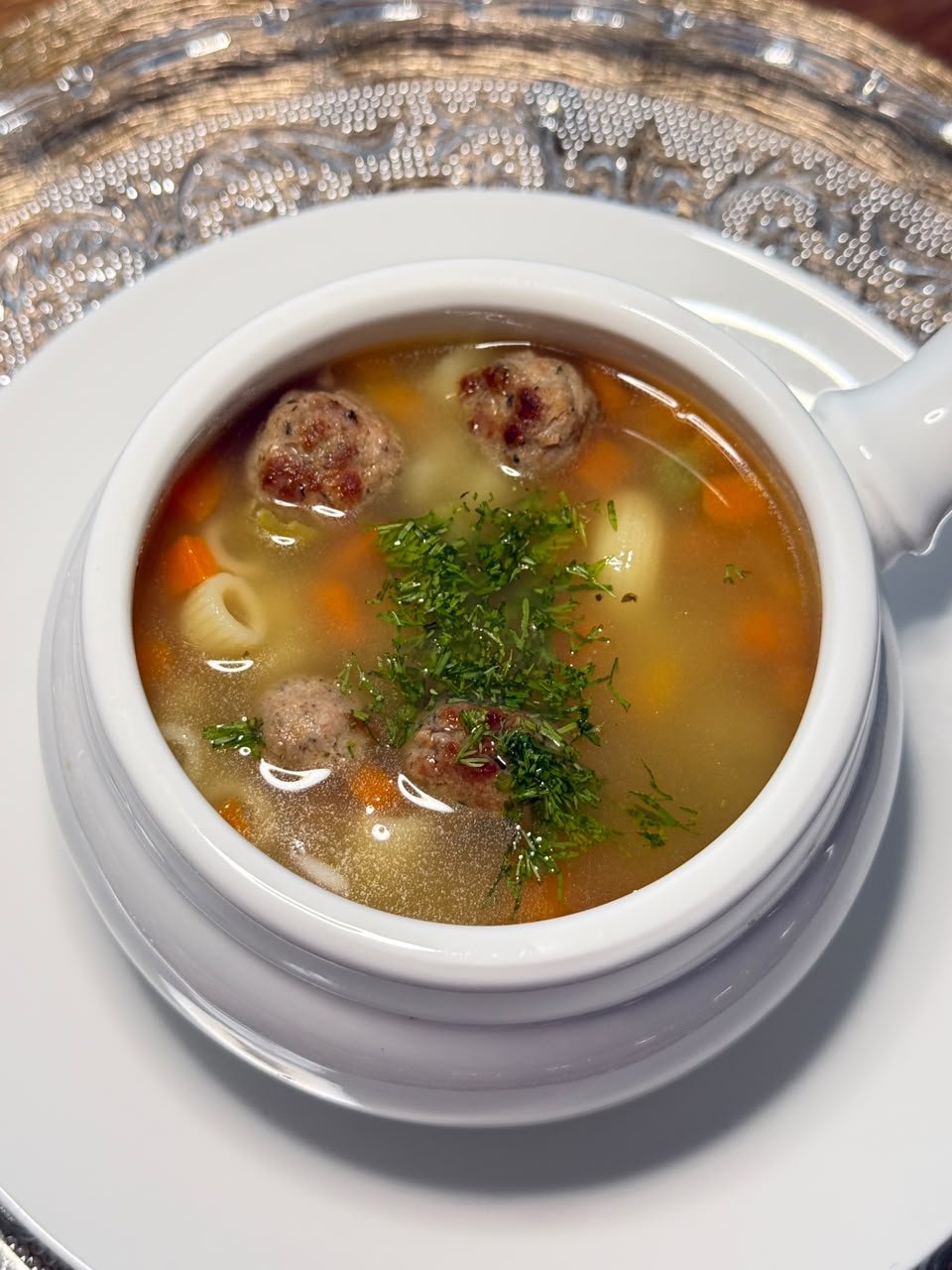 Sopita de fideos con albóndigas